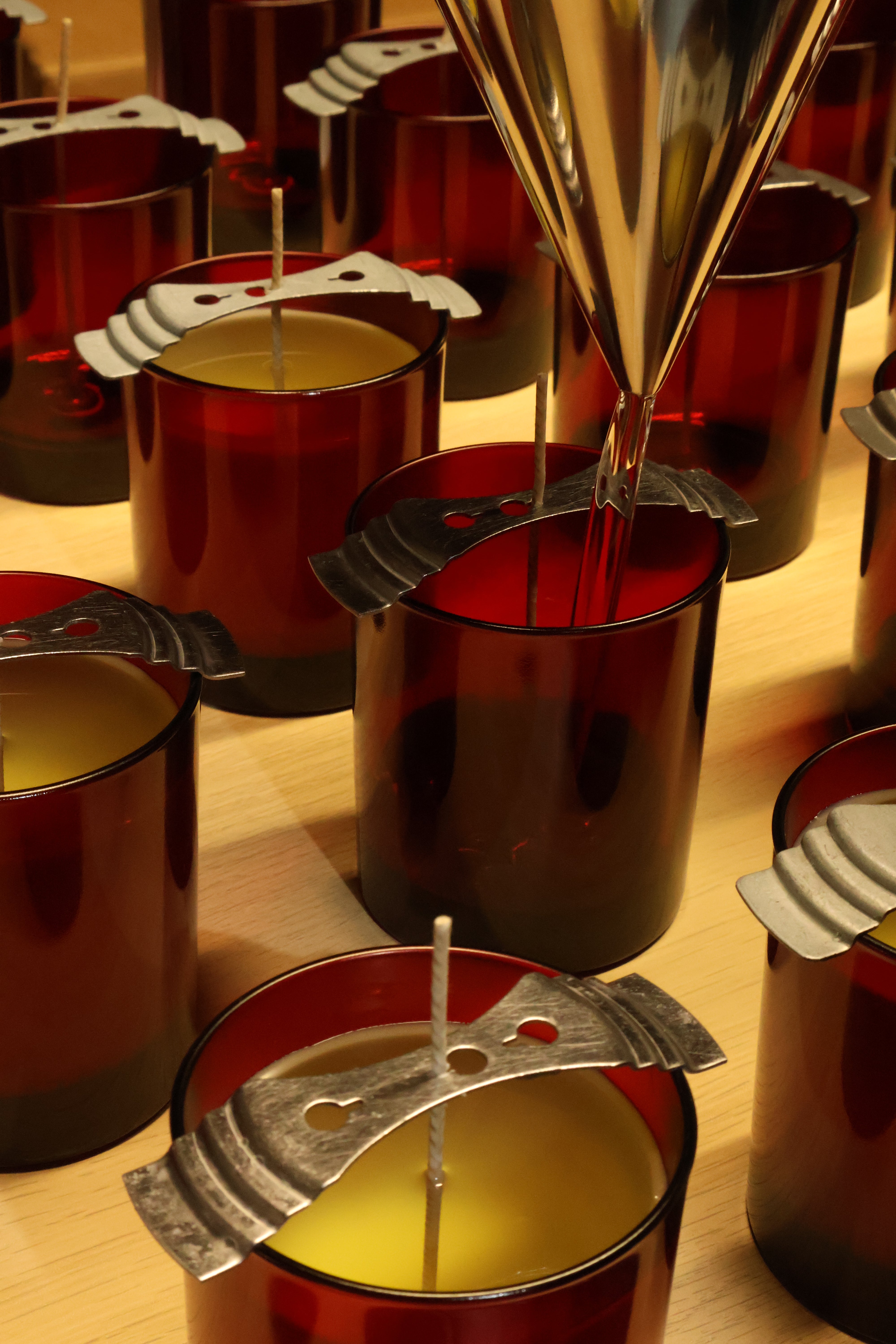 How to Choose the Best Candle Supplier for Bespoke Projects in 2026